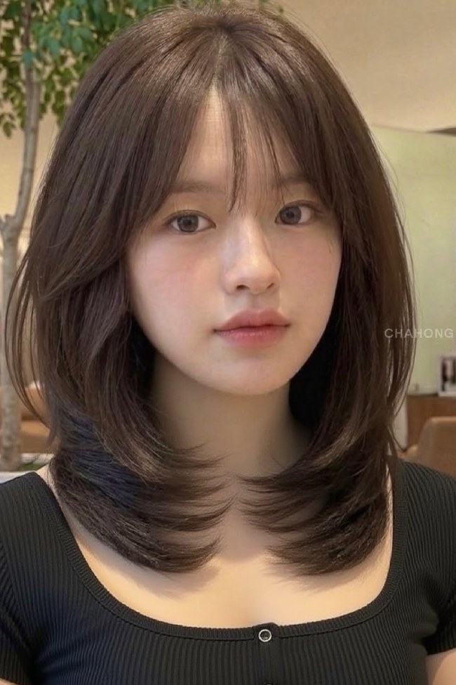 Mocha brown shoulder-length lob with inward C-curl layers and Korean wispy bangs