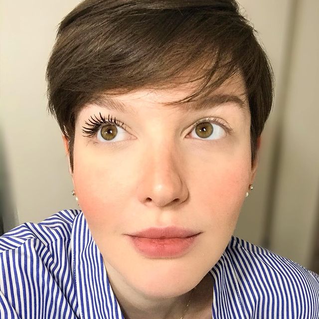 Straight Pixie Cut with Bangs For Oval Faces
